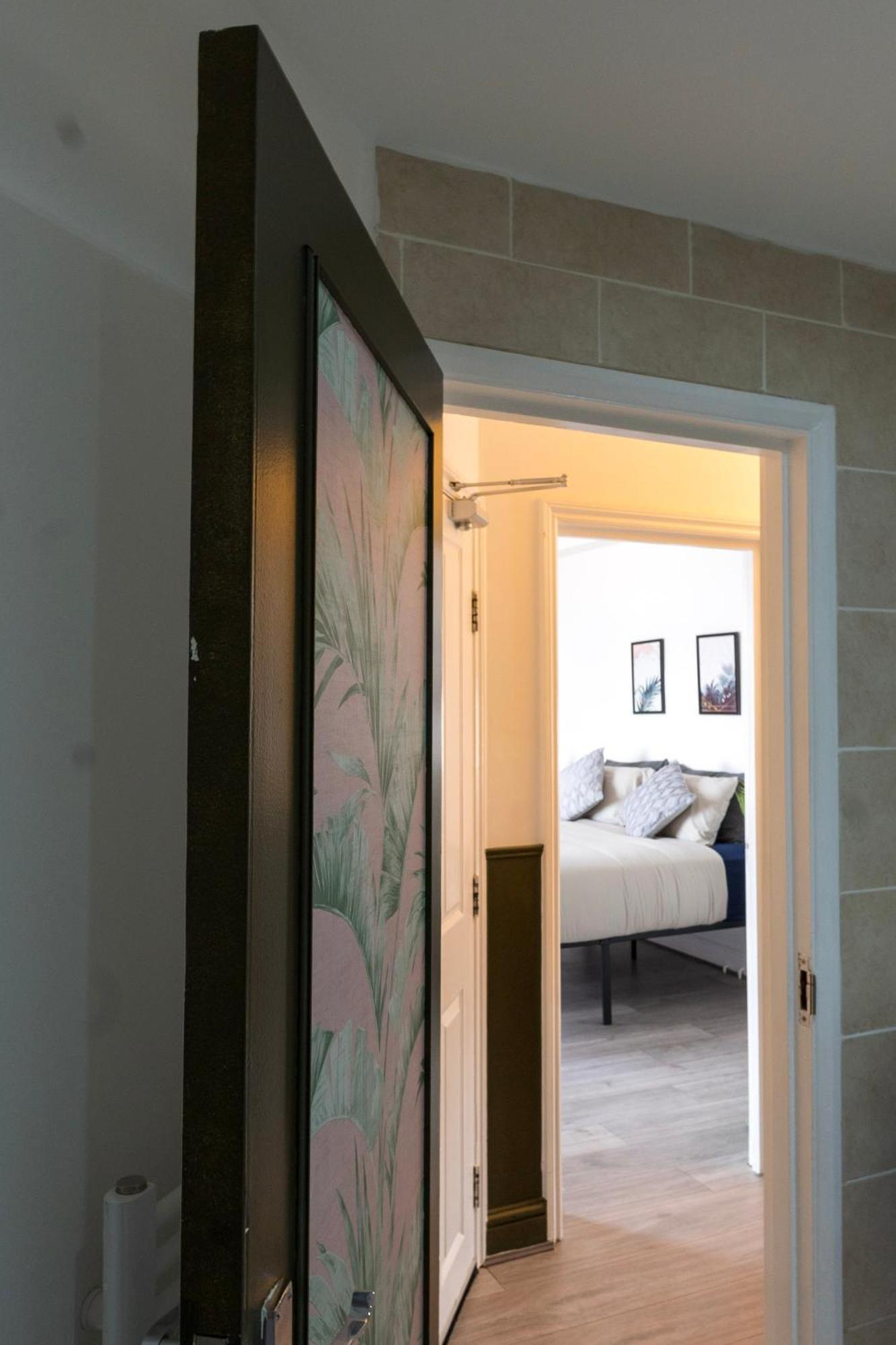 לונדון 5C- Stylish Urban Retreat - Spacious 2 Bed Flat מראה חיצוני תמונה