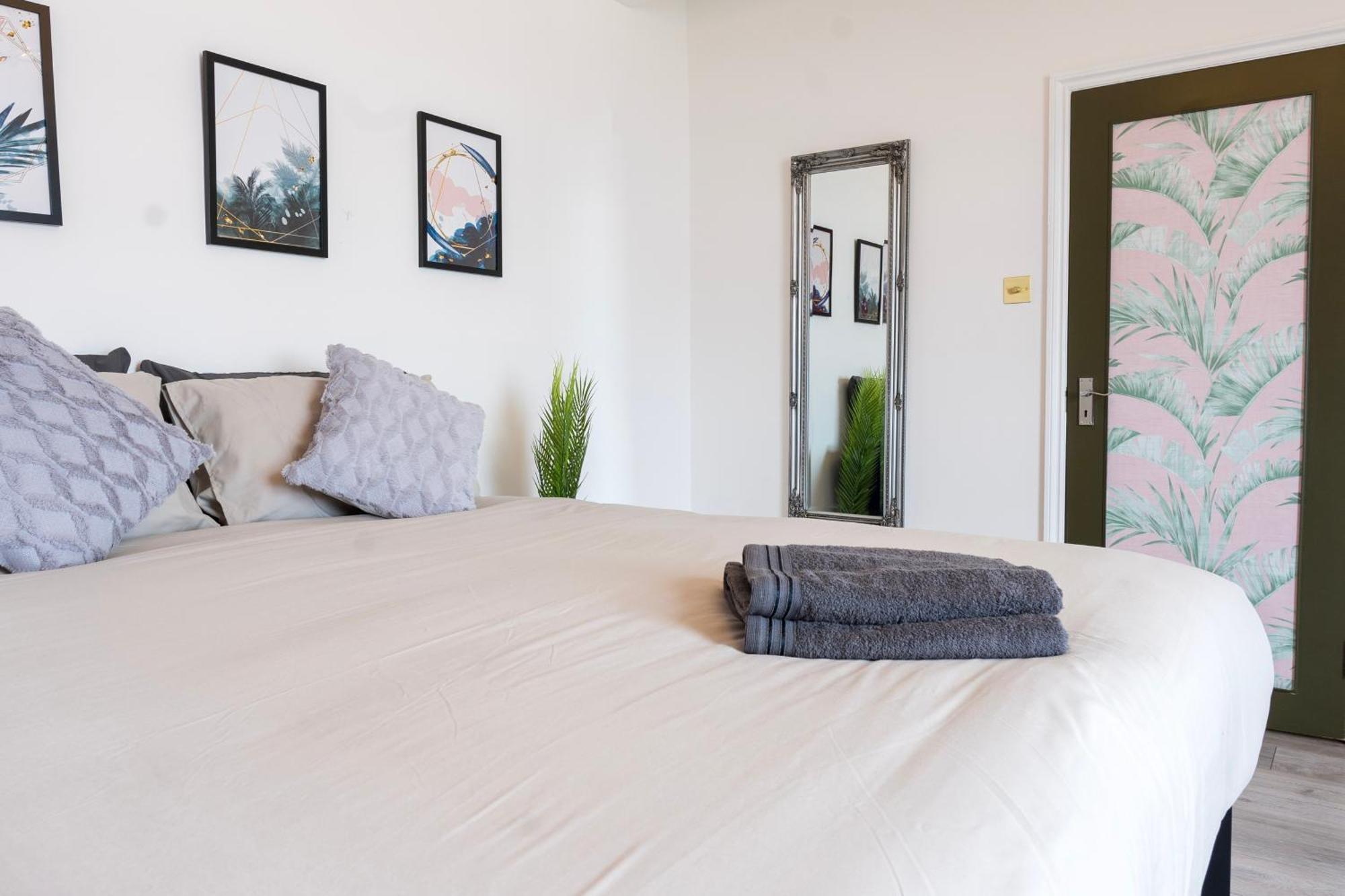 לונדון 5C- Stylish Urban Retreat - Spacious 2 Bed Flat מראה חיצוני תמונה