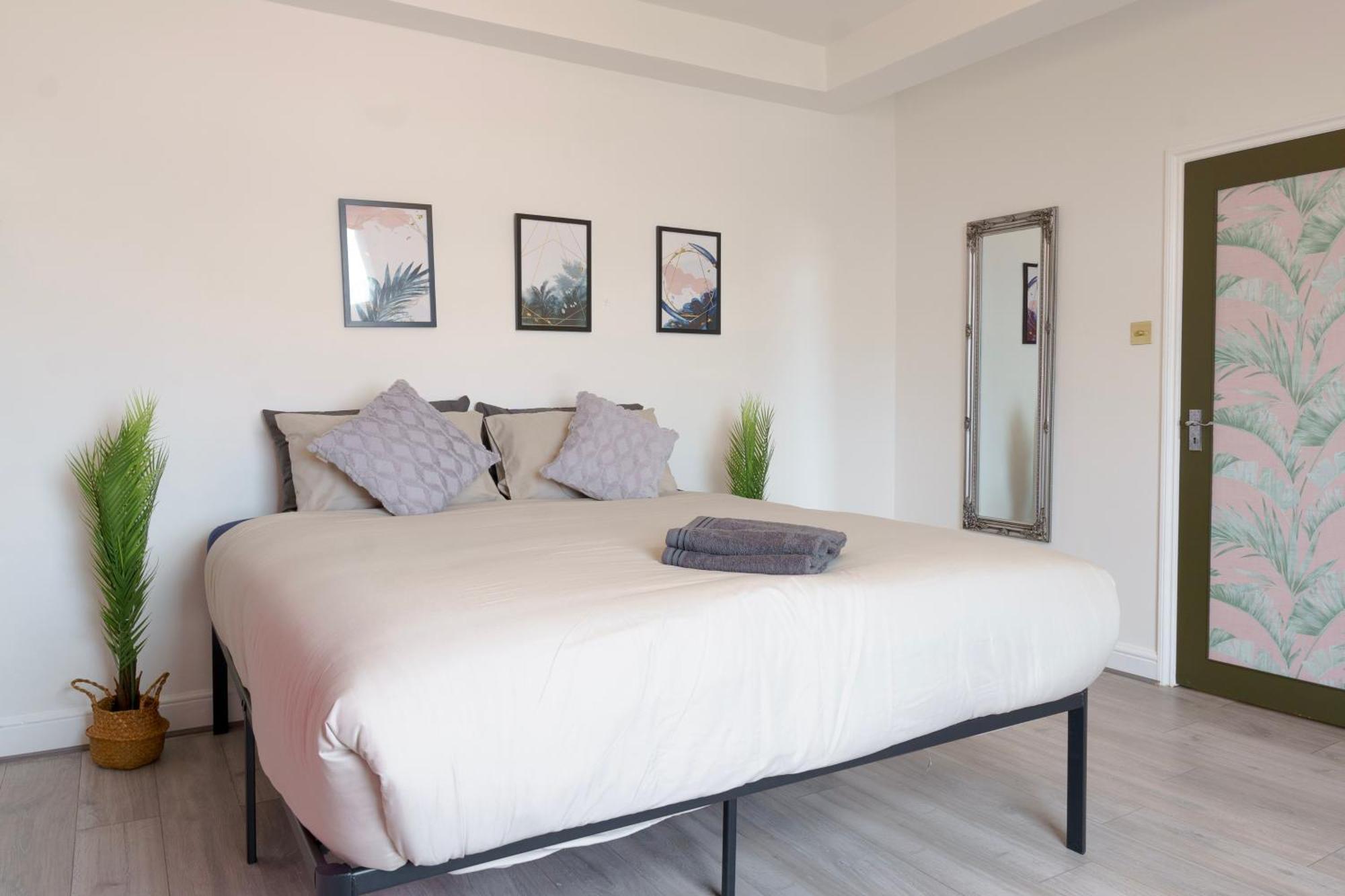 לונדון 5C- Stylish Urban Retreat - Spacious 2 Bed Flat מראה חיצוני תמונה