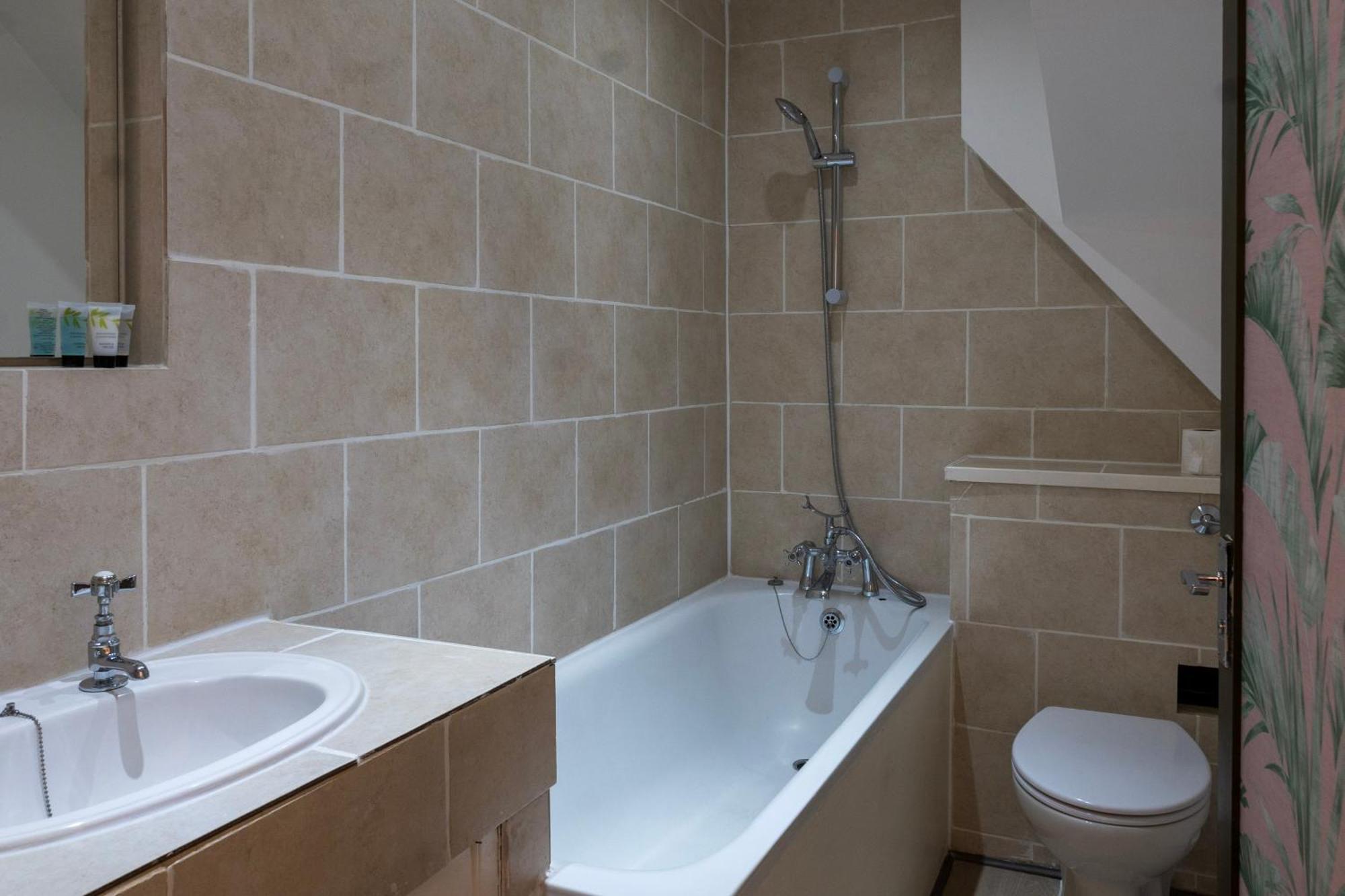 לונדון 5C- Stylish Urban Retreat - Spacious 2 Bed Flat מראה חיצוני תמונה