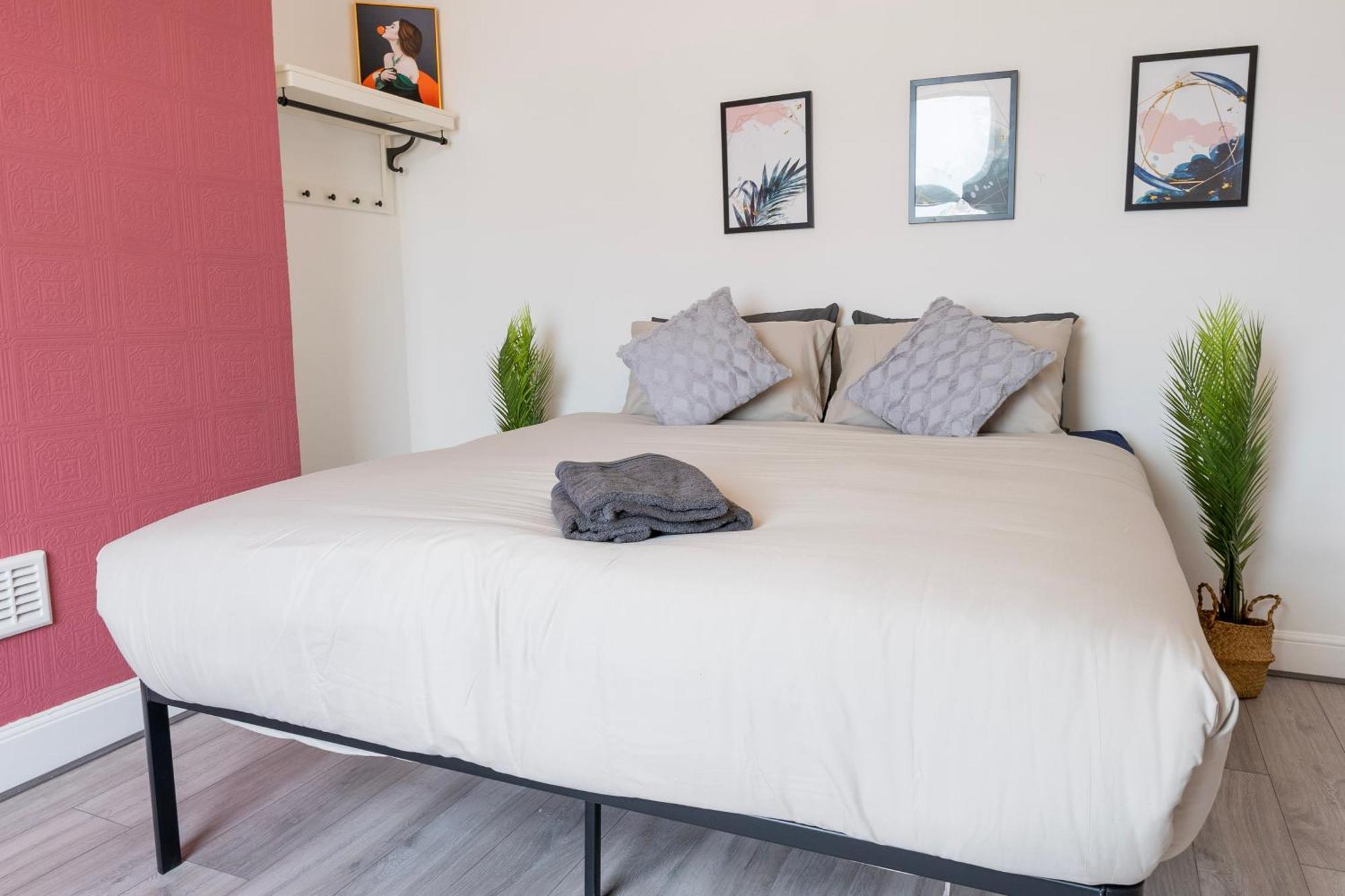 לונדון 5C- Stylish Urban Retreat - Spacious 2 Bed Flat מראה חיצוני תמונה