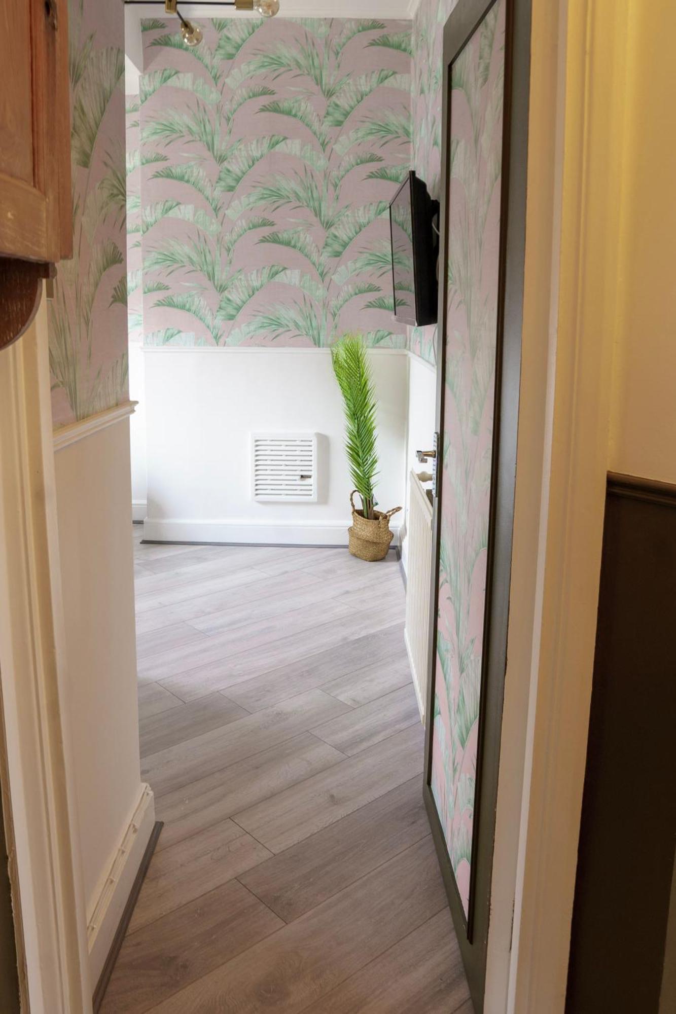 לונדון 5C- Stylish Urban Retreat - Spacious 2 Bed Flat מראה חיצוני תמונה