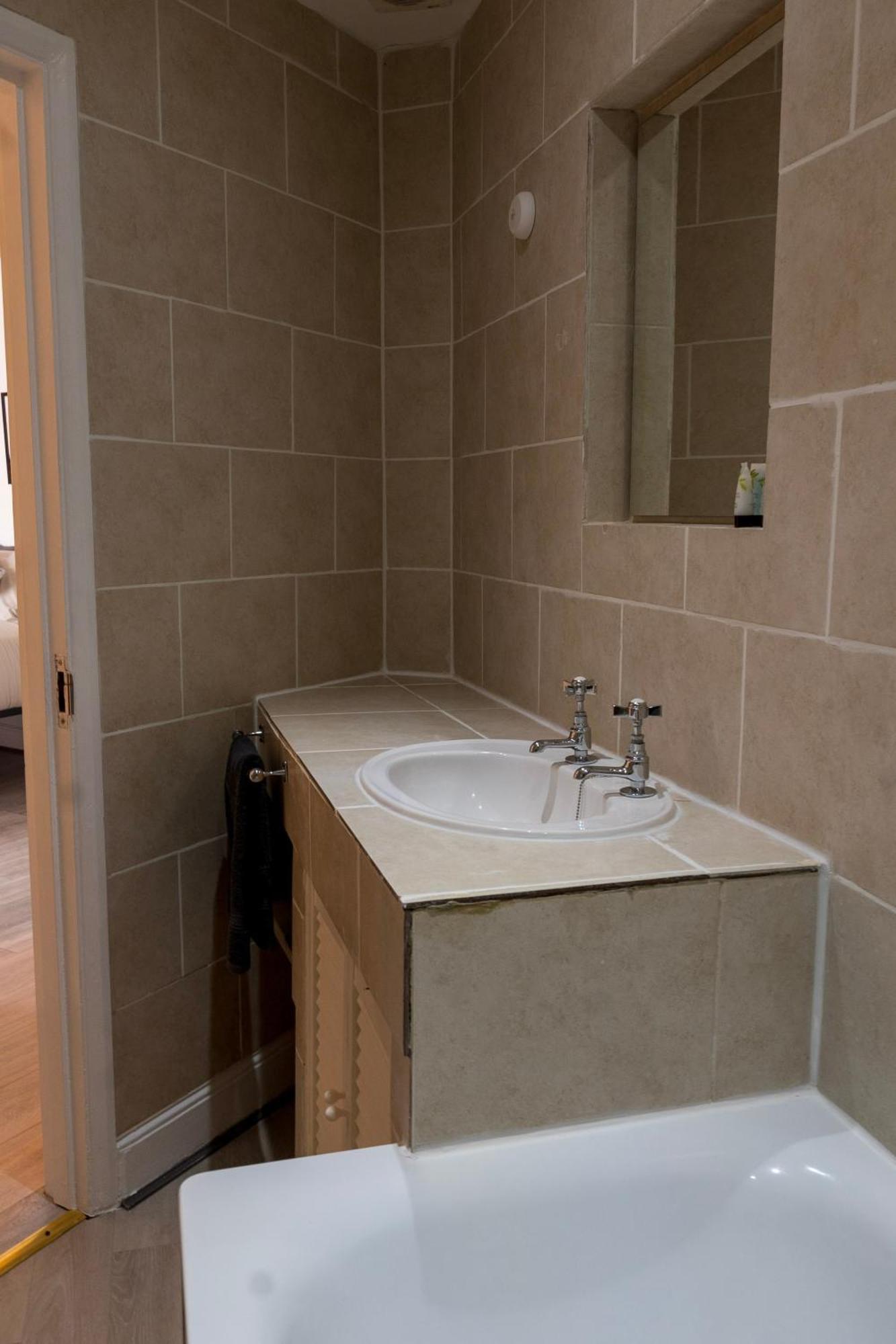 לונדון 5C- Stylish Urban Retreat - Spacious 2 Bed Flat מראה חיצוני תמונה