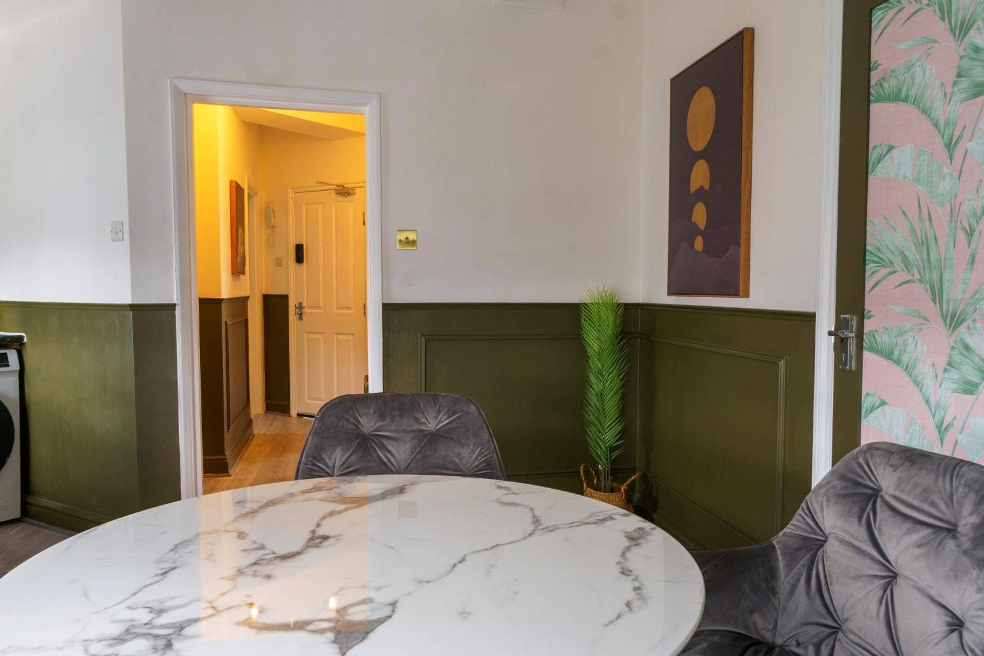 לונדון 5C- Stylish Urban Retreat - Spacious 2 Bed Flat מראה חיצוני תמונה